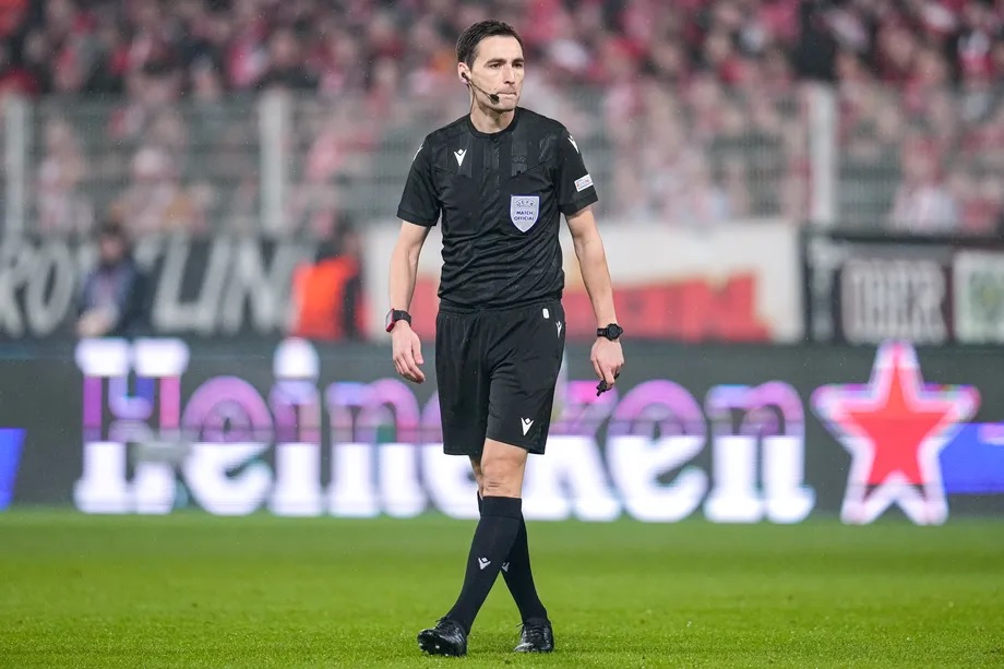 Рикардо Де Бургос Бенгоэчеа рассудит Класико