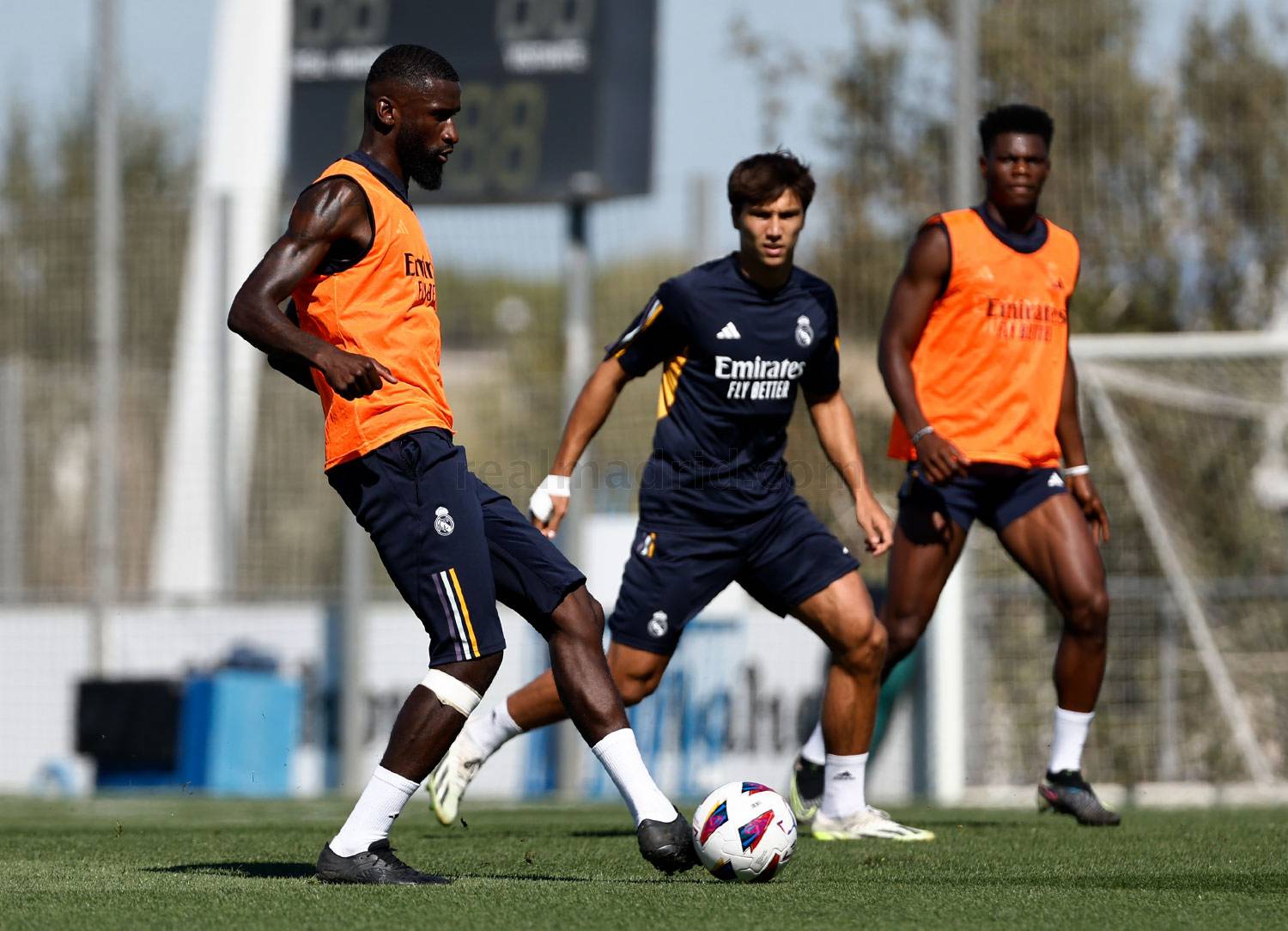 Ферлан Менди и Дани Себальос по-прежнему вне общей группы