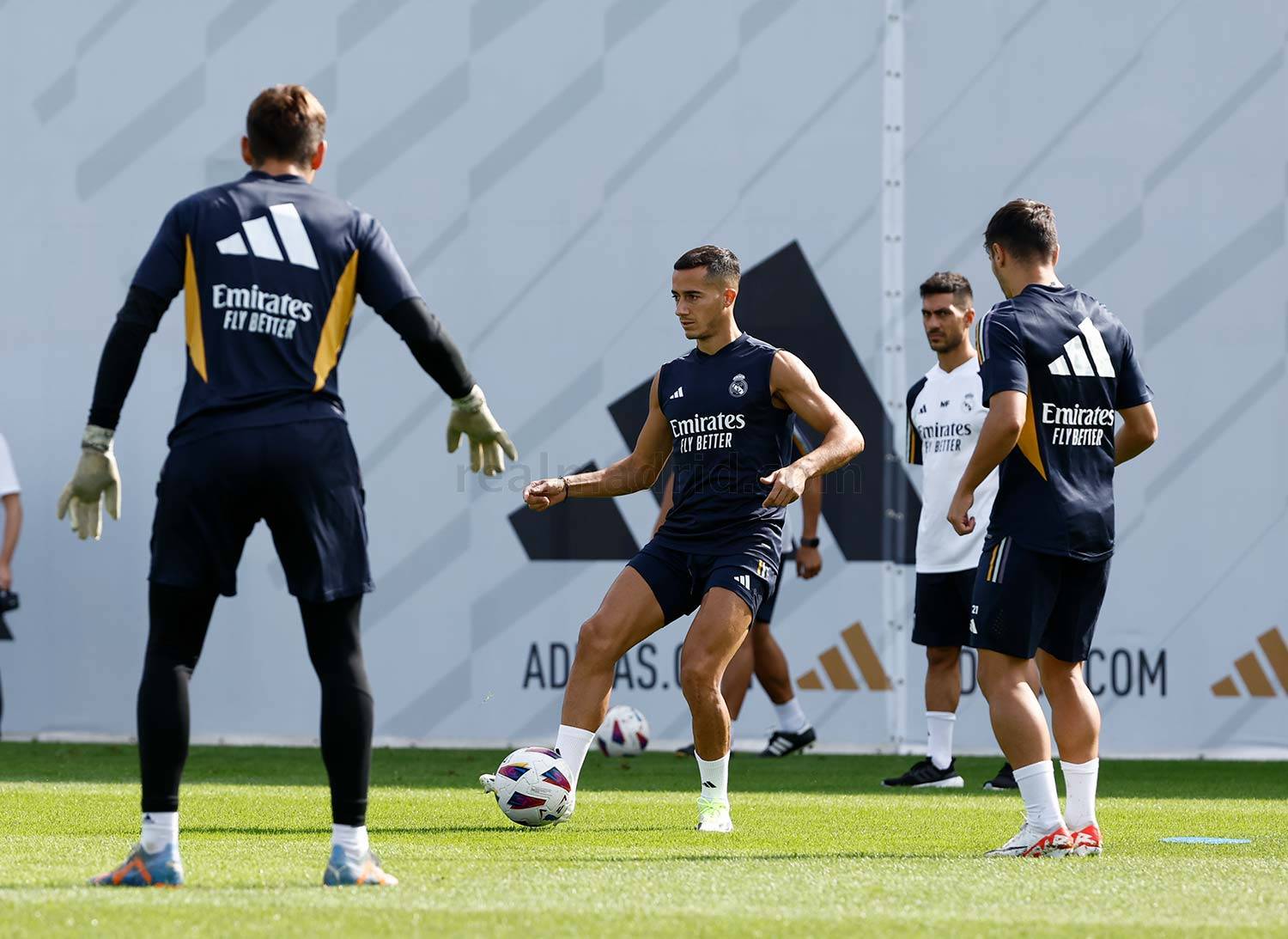 Игроки первой команды провели занятие вместе с «Кастильей»