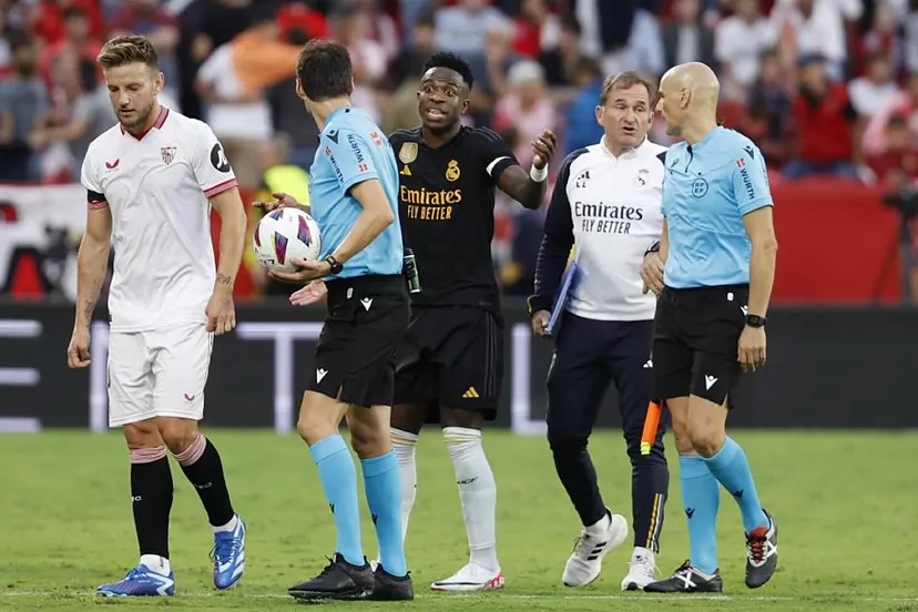 Де Бургос Бенгоэчеа признался Винисиусу: «Я ошибся, я тебе это уже говорил»