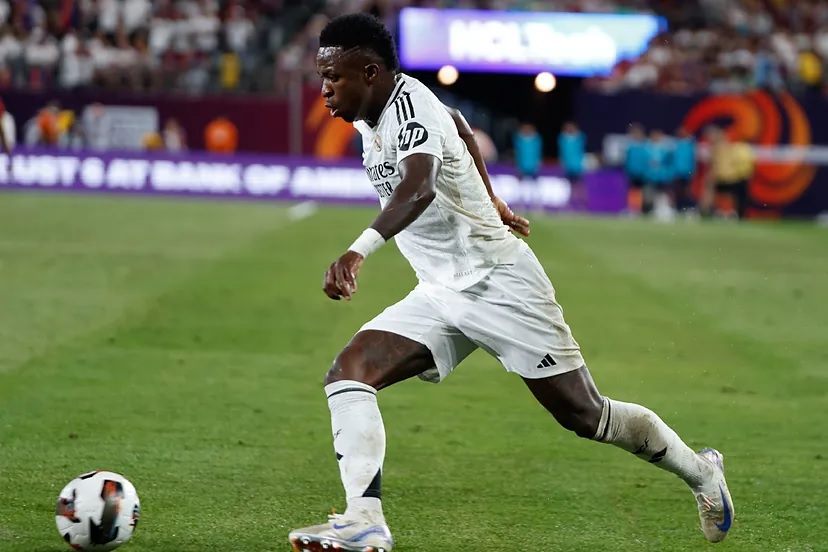 Винисиус – с концерта на поле в Класико