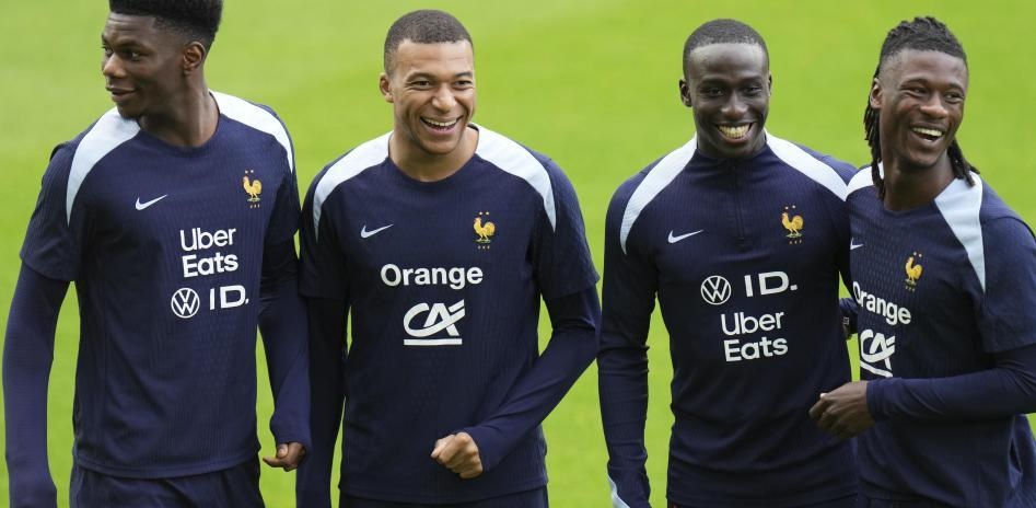 Ферлан Менди покинул расположение сборной