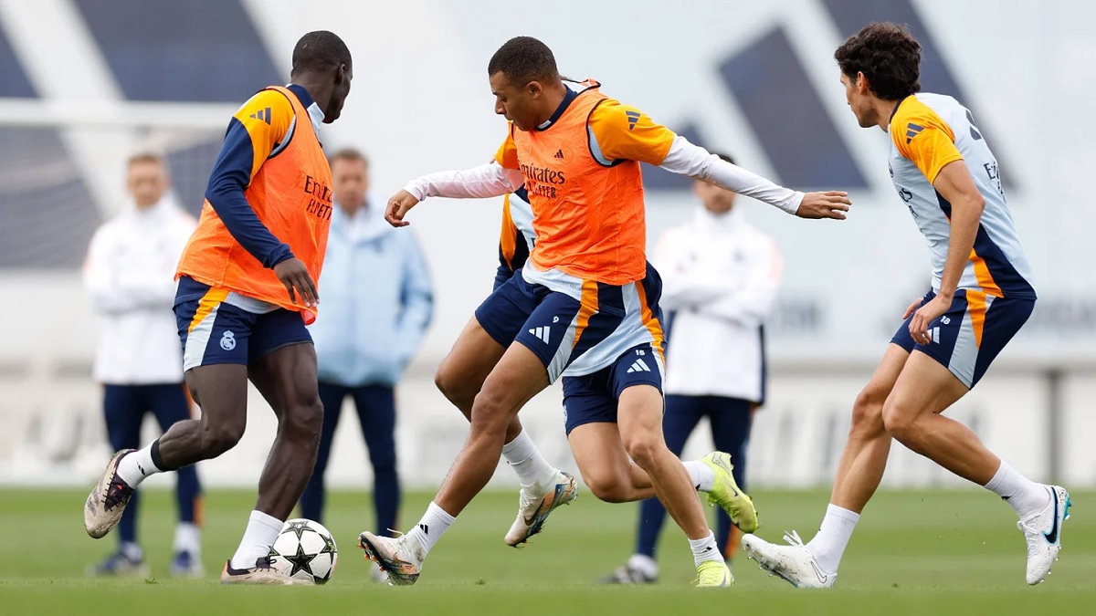 Команда продолжает подготовку к матчу Лиги Чемпионов