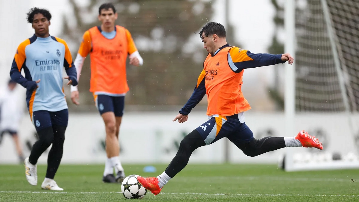 Команда начала подготовку к матчу с «Ливерпулем»