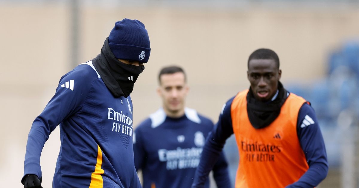 Ферлан Менди и Килиан Мбаппе провели занятие на газоне