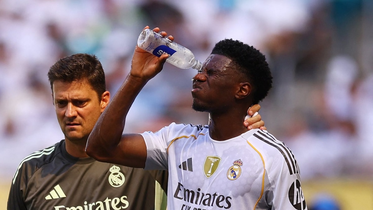 Футбольный календарь вот-вот «лопнет»