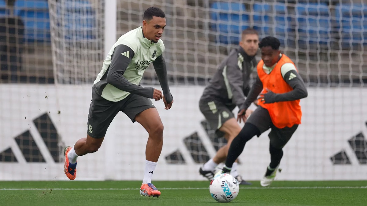 Команда вернулась к тренировкам