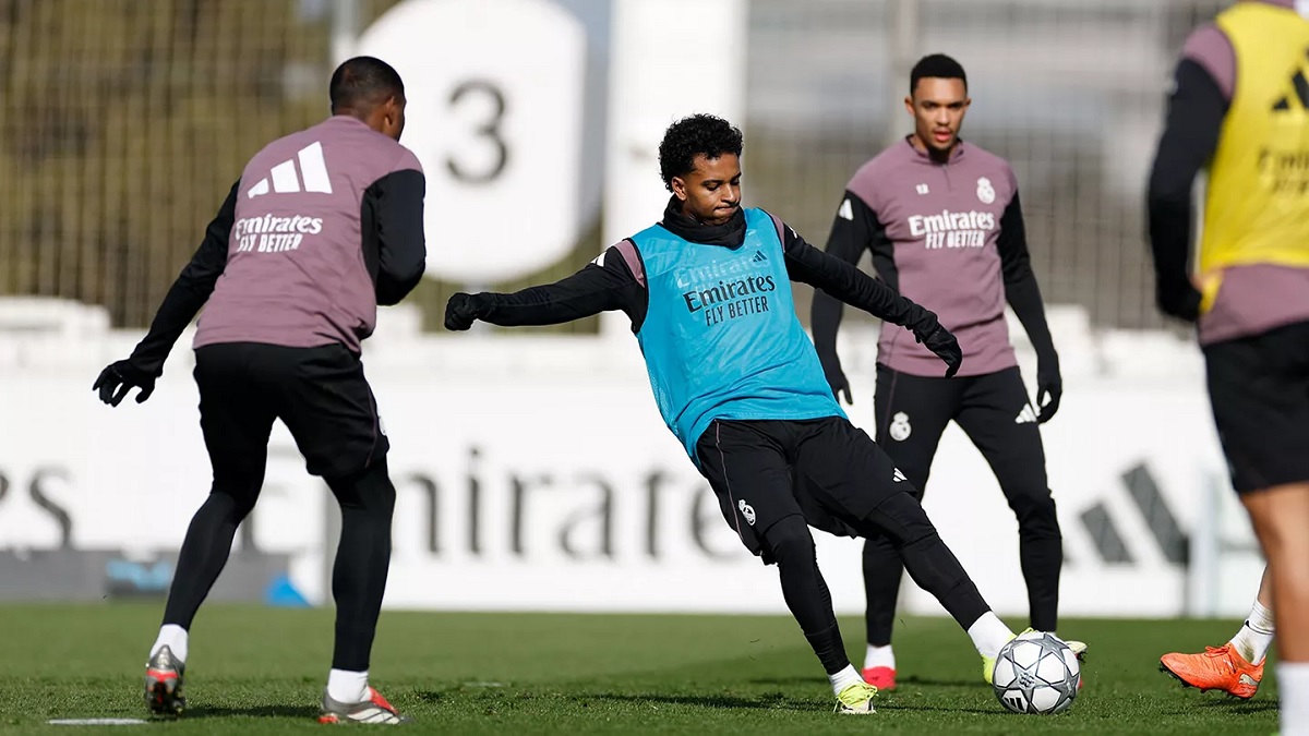 Команда начала подготовку к матчу с «Бенфикой»