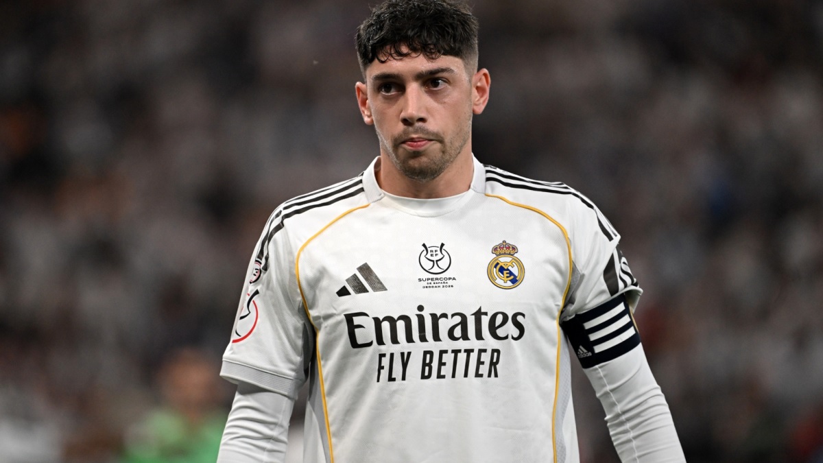 Капитан, играет на правом фланге обороны – и это не Карвахаль...