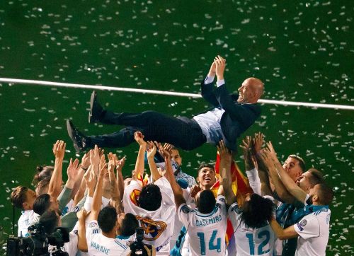 20183105-zidane-manteo-estadio