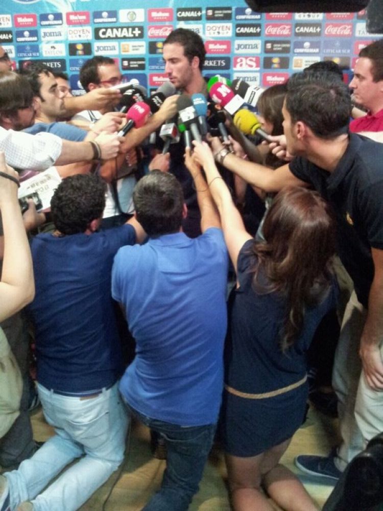 20120827-gonzalo-higuain