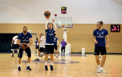 20170314-benzema_modric_bale_3am9815
