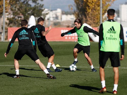 2017-11-20-_HE20390Thumb