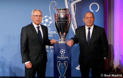 Entrega de la Champions en